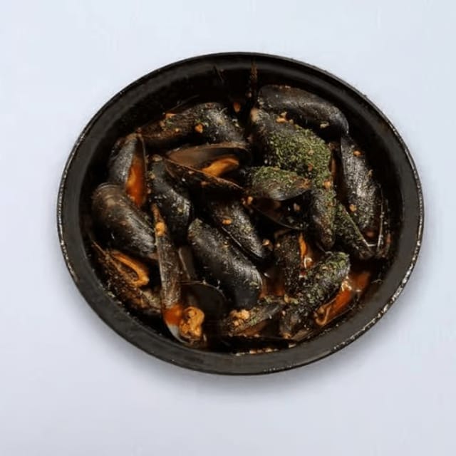 Mussels with Garlic Bread.